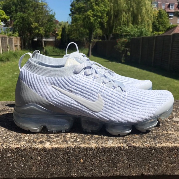 vapormax 3.0 triple white
